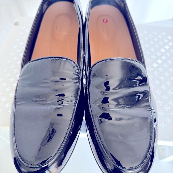 Unstructured Clarks Women Patent Leather Black Loafers Slip On Size 8.5 Flats - Picture 4 of 9